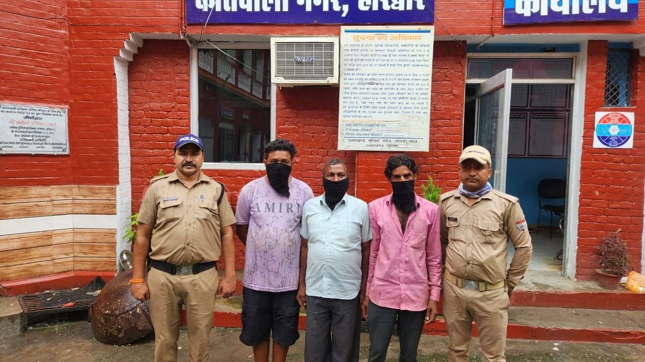 कांवड़ बाजार में कांवड़ बनाने को लेकर विवाद पुलिस ने तीन लोगों को हिरासत में लिया…