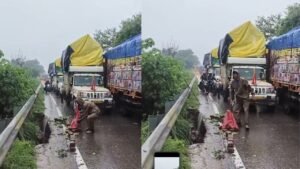 बहादुरपुर फाटक पर कांस्टेबल की सूझबूझ से टला हादसा सड़क धंसने पर कांवड़ियों को किया अलर्ट…
