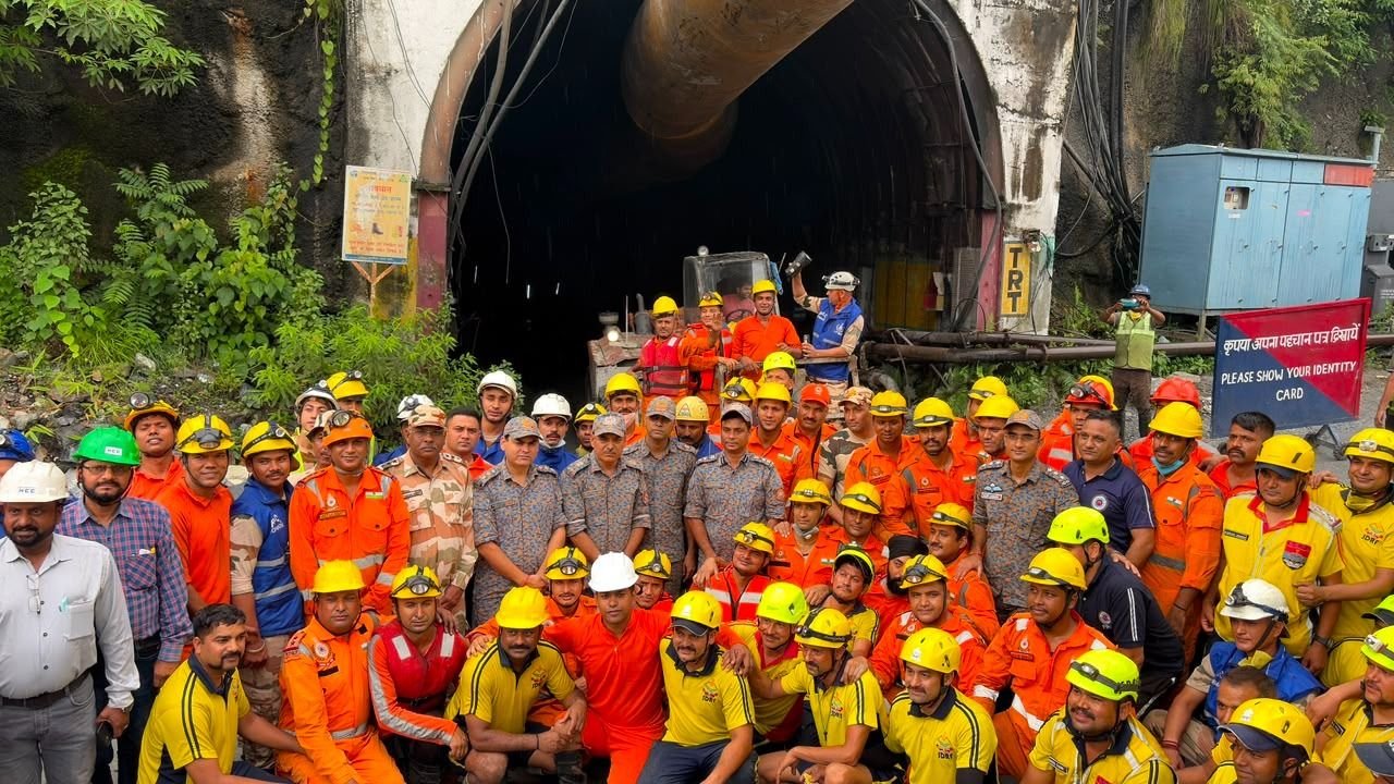 चमोली में टीएचडीसी की निर्माणाधीन टनल में रेस्क्यू अभियान के दौरान बचाव दल