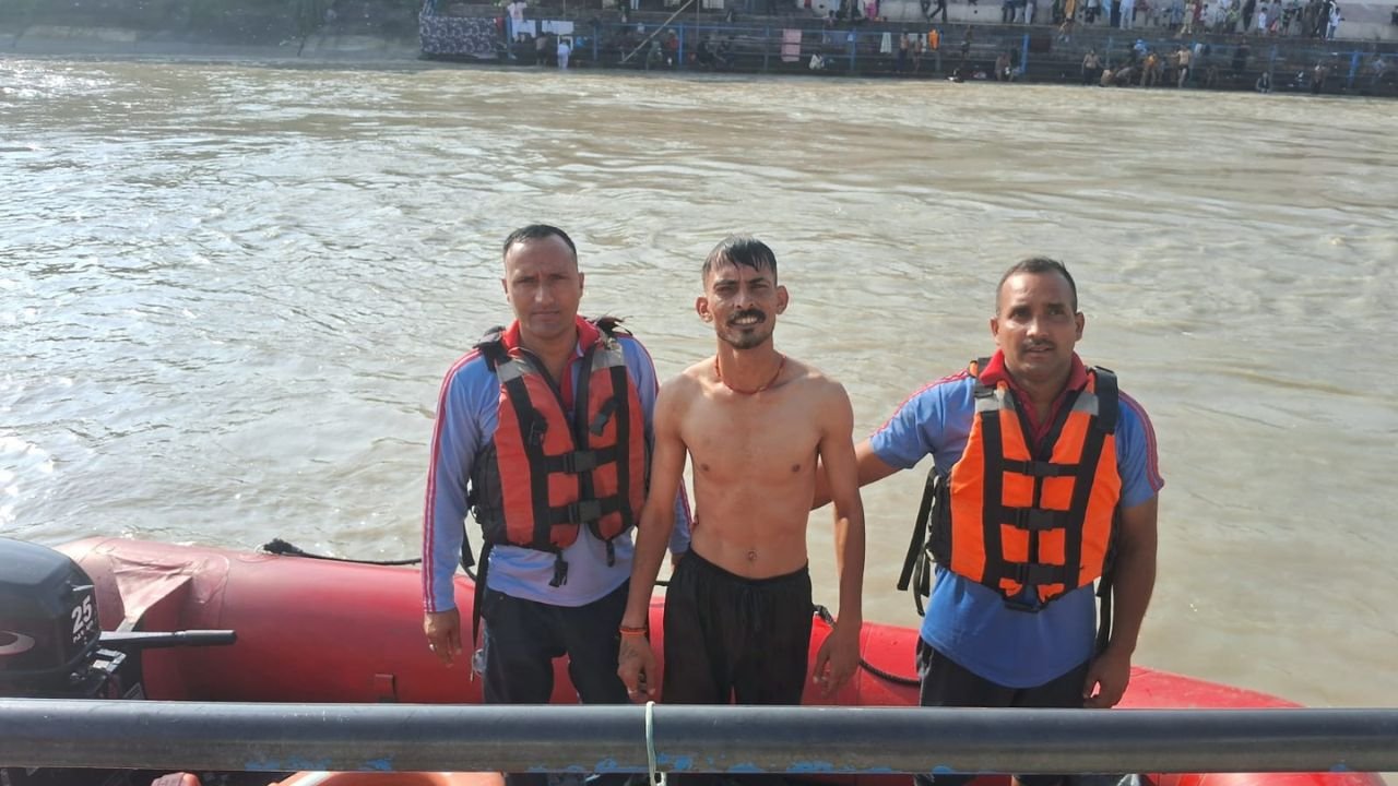 कलियर उर्स के दौरान गंगनहर में डूब रहे युवक का पुलिस आपदा राहत दल द्वारा रेस्क्यू