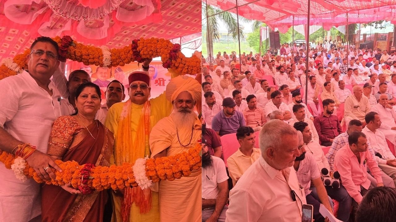 खानपुर में जलभराव प्रभावित किसानों से बातचीत करते प्रभारी मंत्री सतपाल महाराज