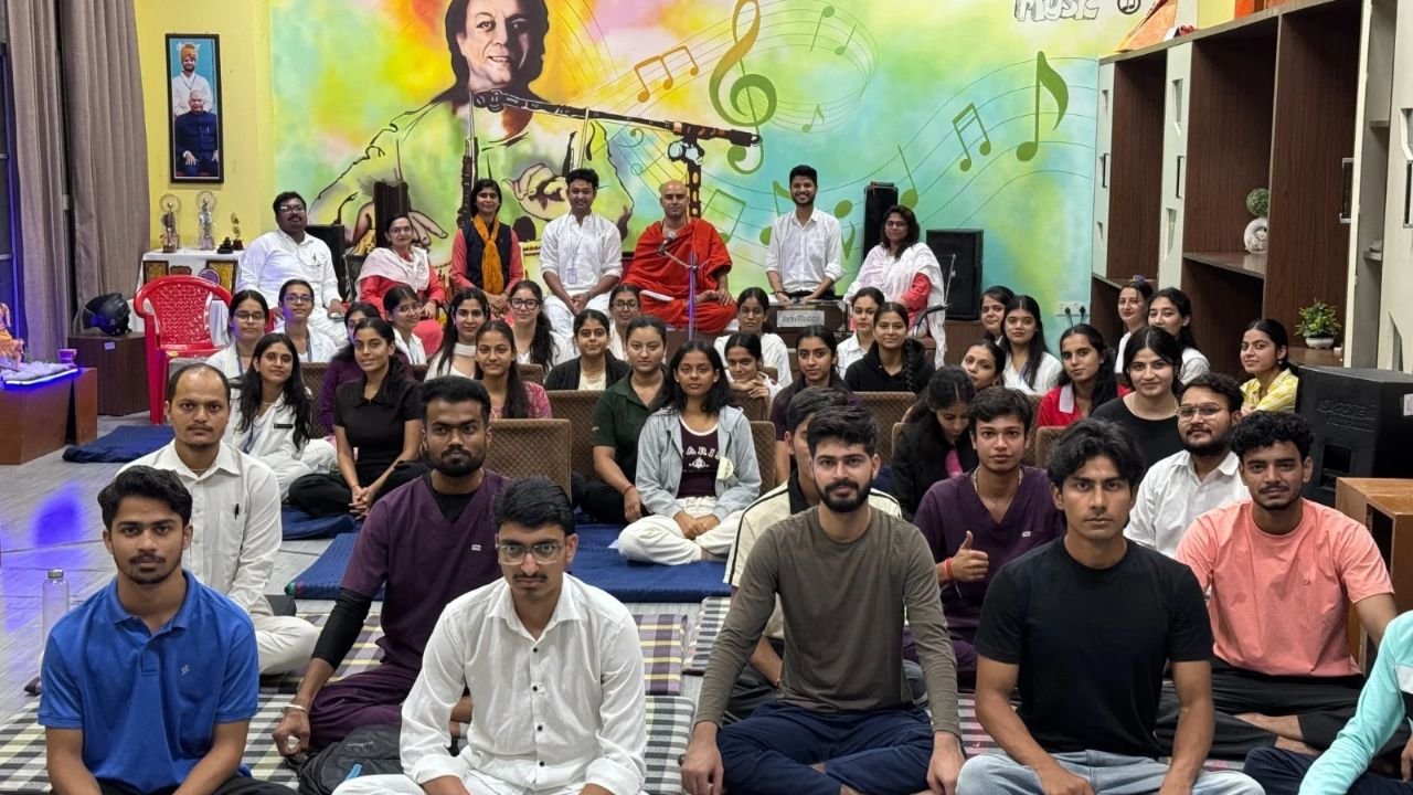 हरिद्वार में 52वें अखिल भारतीय प्राच्य विद्या सम्मेलन की तैयारियों को लेकर हुई समन्वयकों और स्वयंसेवकों की बैठक