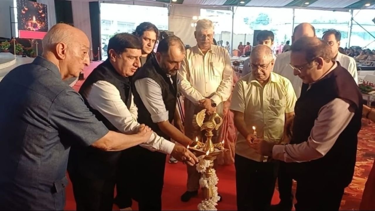 डीपीएस रानीपुर का गोल्डन जुबली समारोह शुरू पूर्व आईएएस वी.के. शुंगलू ने विद्यार्थियों को दिया खास संदेश…