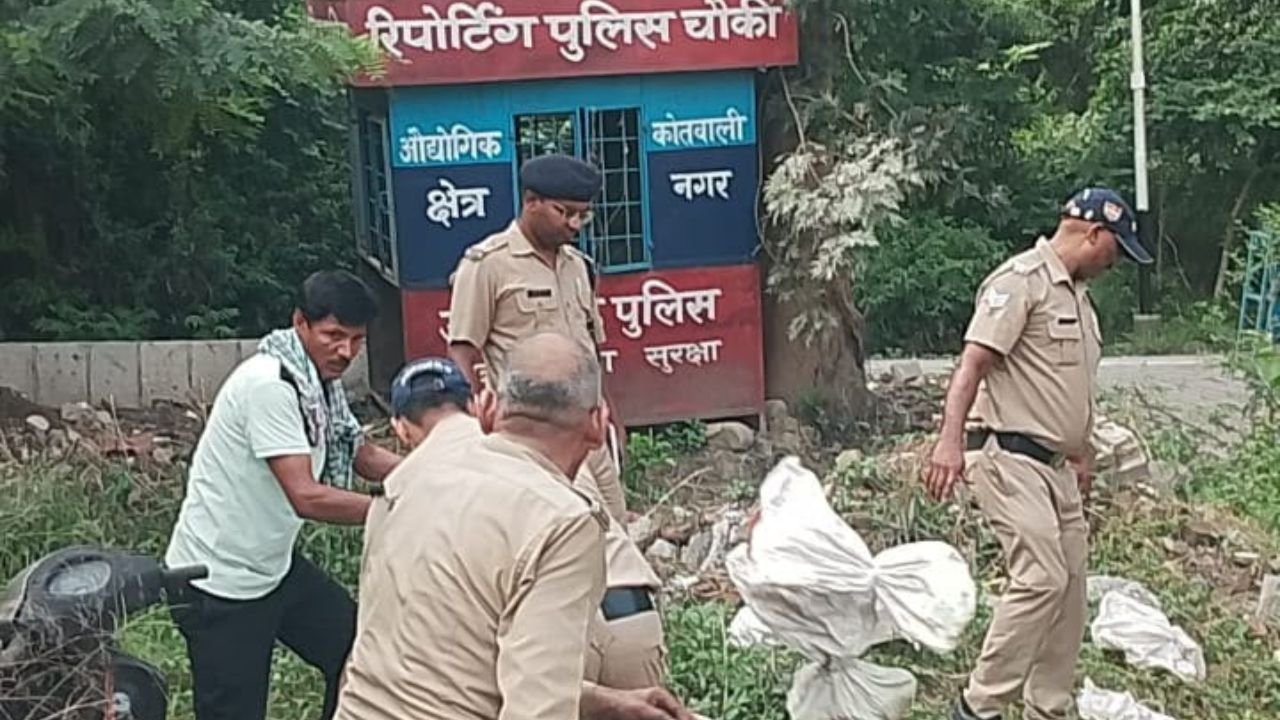 हरिद्वार कोतवाली नगर के मालखाने में न्यायालय के आदेश पर लंबित आबकारी माल का निस्तारण