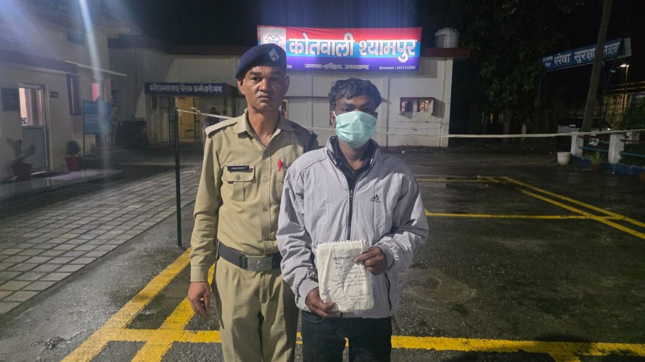 श्यामपुर पुलिस की कार्रवाई में बरामद सट्टा पर्ची और नकद राशि