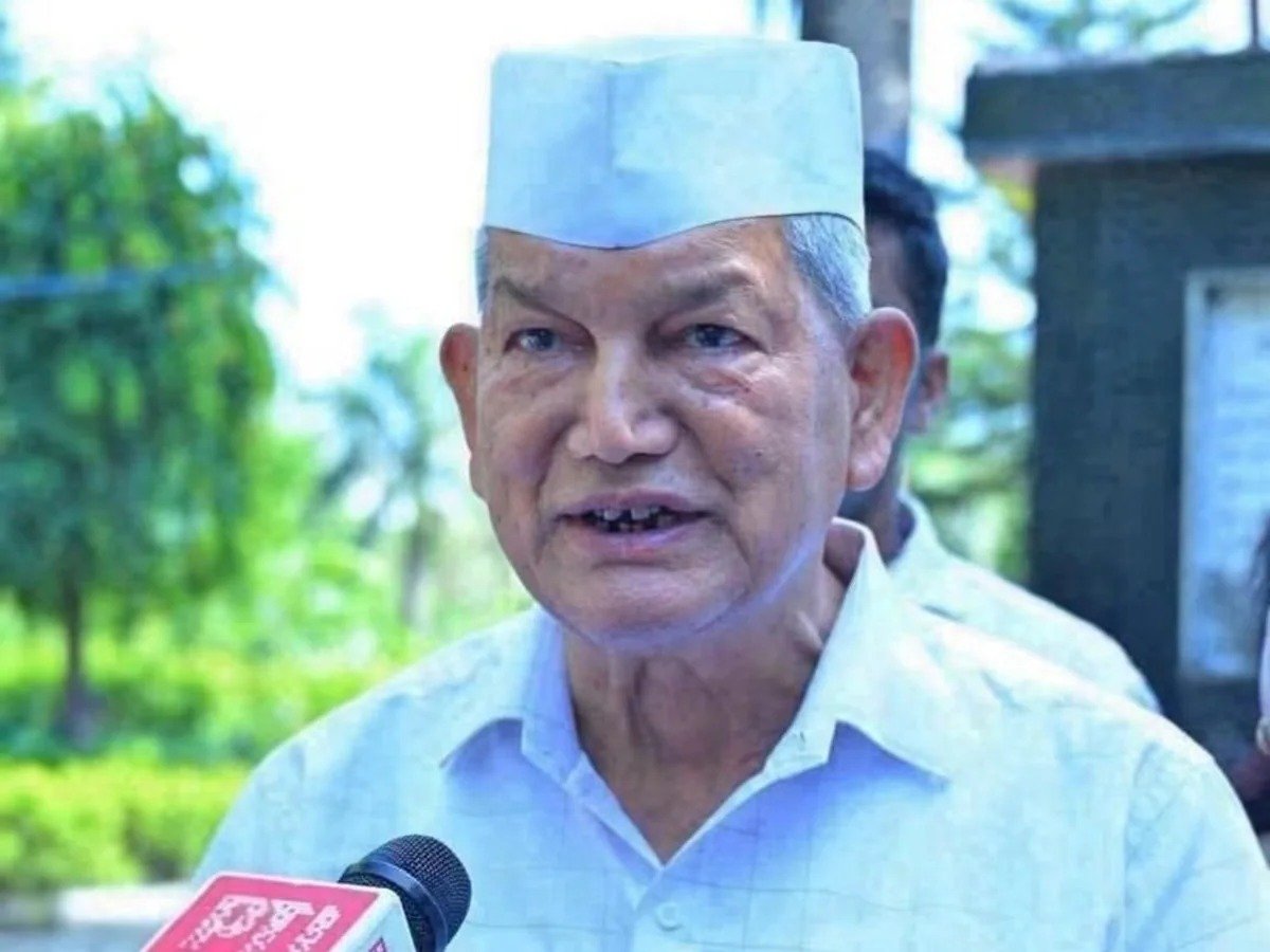 पूर्व मुख्यमंत्री हरीश रावत की तस्वीर, दिल्ली में कांग्रेस हाईकमान से मुलाकात और उत्तराखंड की राजनीति से जुड़ी खबर