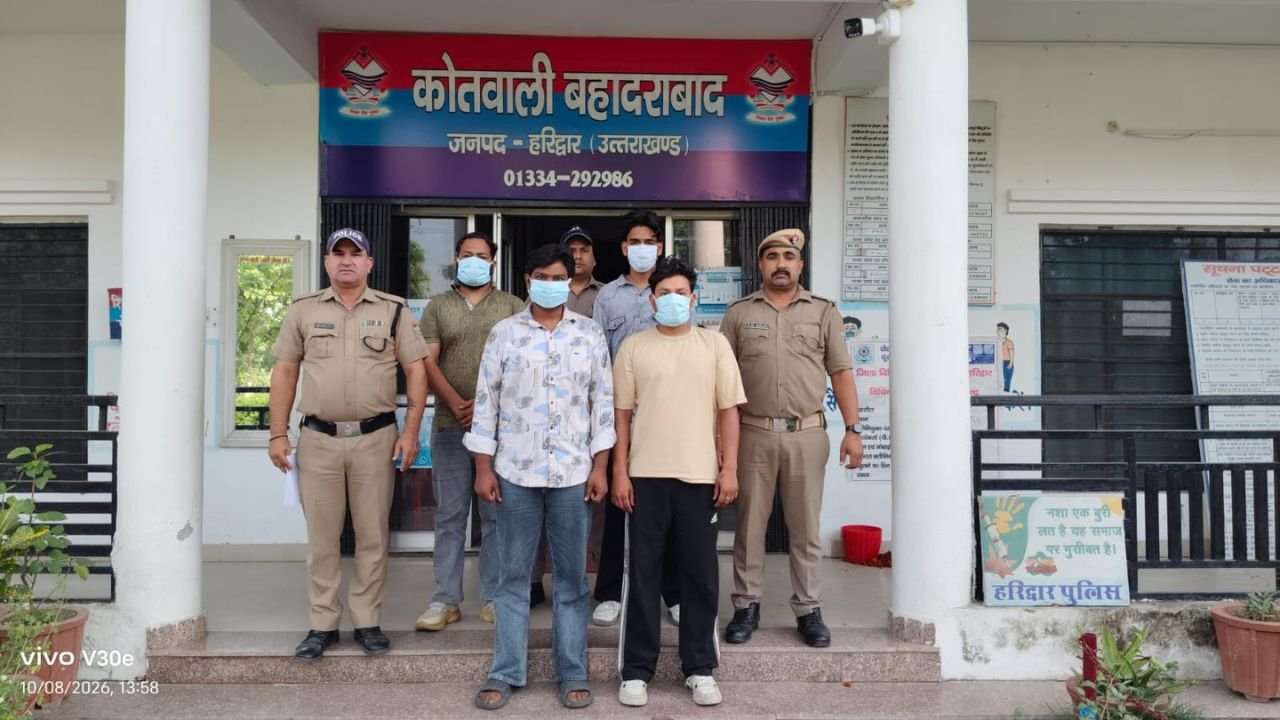 बहादराबाद के बौगला में झगड़े की सूचना पर मौके पर पहुंची पुलिस टीम