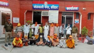 हरिद्वार में साधु के वेश में घूम रहे 17 लोग गिरफ्तार…
